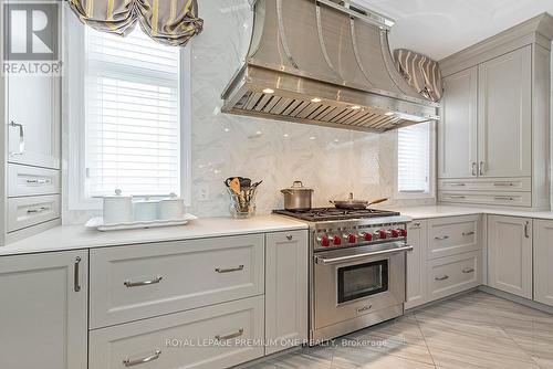 2 Appleyard Avenue, Vaughan, ON - Indoor Photo Showing Kitchen