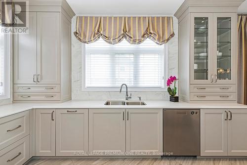 2 Appleyard Avenue, Vaughan (Kleinburg), ON - Indoor Photo Showing Kitchen With Double Sink