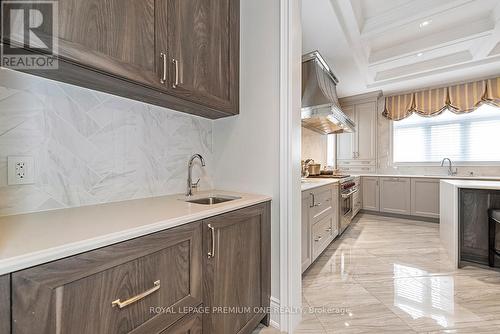 2 Appleyard Avenue, Vaughan, ON - Indoor Photo Showing Kitchen