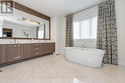 2 Appleyard Avenue, Vaughan (Kleinburg), ON - Indoor Photo Showing Bathroom