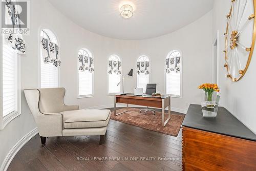 2 Appleyard Avenue, Vaughan, ON - Indoor Photo Showing Living Room