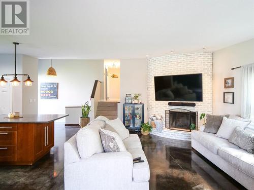 2673 Gavlin Road, Quesnel, BC - Indoor Photo Showing Living Room With Fireplace