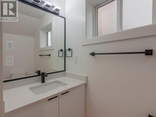 592 Forestbrook Drive Unit# 101, Penticton, BC - Indoor Photo Showing Bathroom