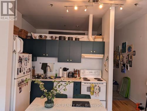 604 - 700 King Street W, Toronto, ON - Indoor Photo Showing Kitchen