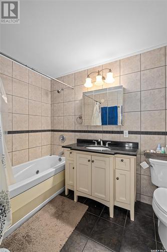 1010 Riverside Drive, Prince Albert, SK - Indoor Photo Showing Bathroom