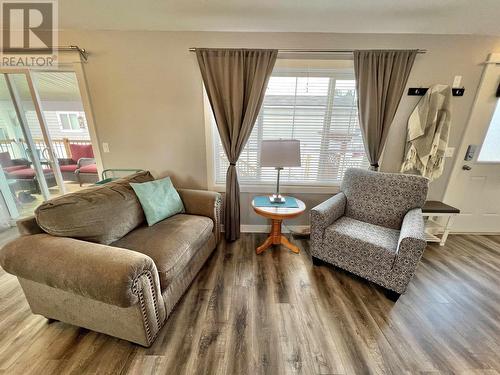 2130 Golden Pond Road, Quesnel, BC - Indoor Photo Showing Living Room