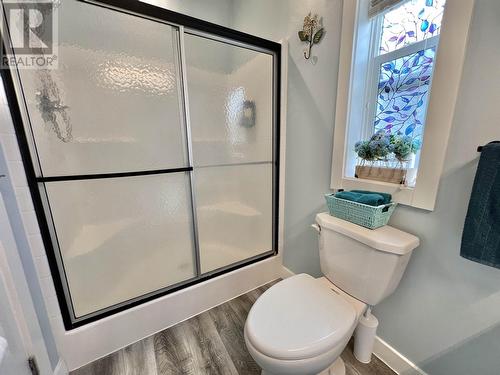 2130 Golden Pond Road, Quesnel, BC - Indoor Photo Showing Bathroom