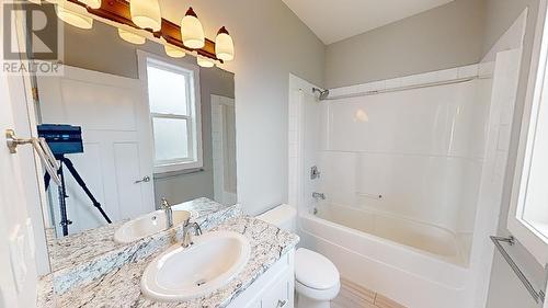 8332 88 Avenue, Fort St. John, BC - Indoor Photo Showing Bathroom