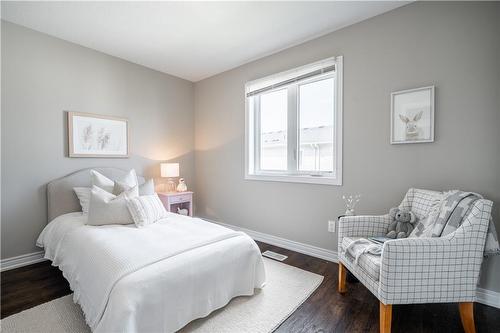 41 Oliver Lane, St. Catharines, ON - Indoor Photo Showing Bedroom