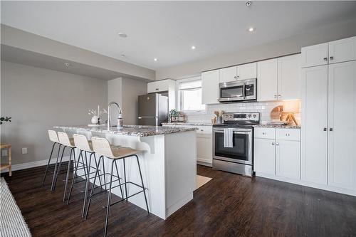 41 Oliver Lane, St. Catharines, ON - Indoor Photo Showing Kitchen With Upgraded Kitchen