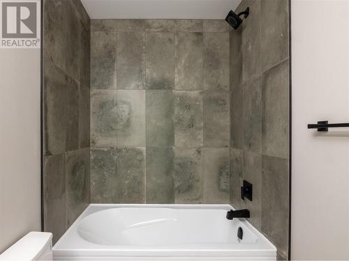 584 Forestbrook Drive Unit# 102, Penticton, BC - Indoor Photo Showing Bathroom