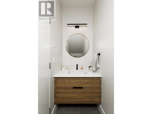 525 Mcclure Road Unit# 11, Kelowna, BC - Indoor Photo Showing Bathroom