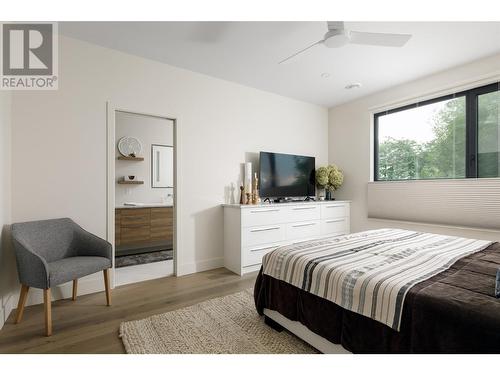 525 Mcclure Road Unit# 11, Kelowna, BC - Indoor Photo Showing Bedroom