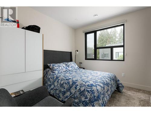 525 Mcclure Road Unit# 11, Kelowna, BC - Indoor Photo Showing Bedroom