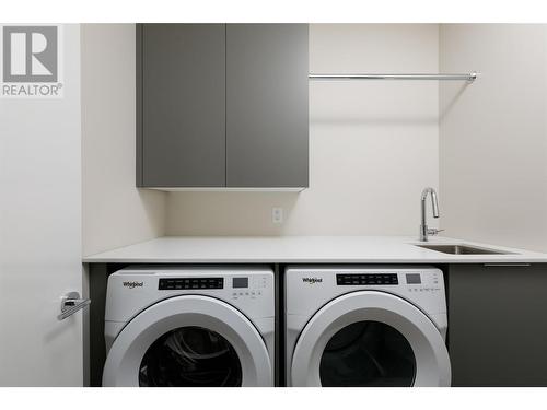 525 Mcclure Road Unit# 11, Kelowna, BC - Indoor Photo Showing Laundry Room