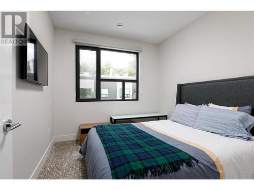 525 Mcclure Road Unit# 11, Kelowna, BC - Indoor Photo Showing Bedroom