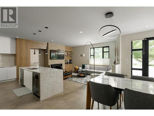 525 Mcclure Road Unit# 11, Kelowna, BC - Indoor Photo Showing Kitchen