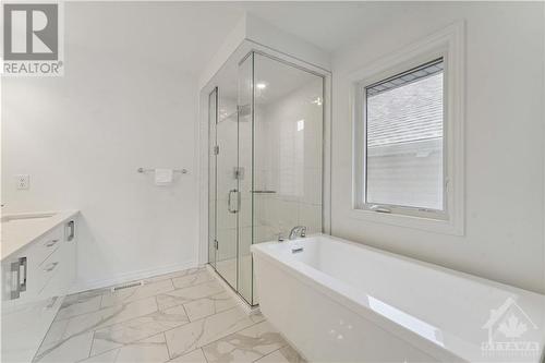 922 Nokomis Place, Ottawa, ON - Indoor Photo Showing Bathroom