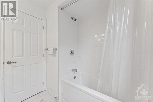 922 Nokomis Place, Ottawa, ON - Indoor Photo Showing Bathroom