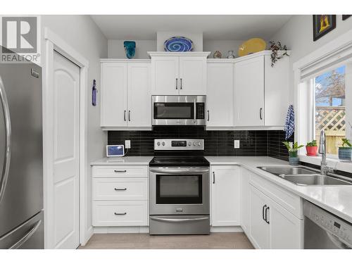 11511 Bottom Wood Lake Road Unit# 4, Lake Country, BC - Indoor Photo Showing Kitchen With Stainless Steel Kitchen With Double Sink