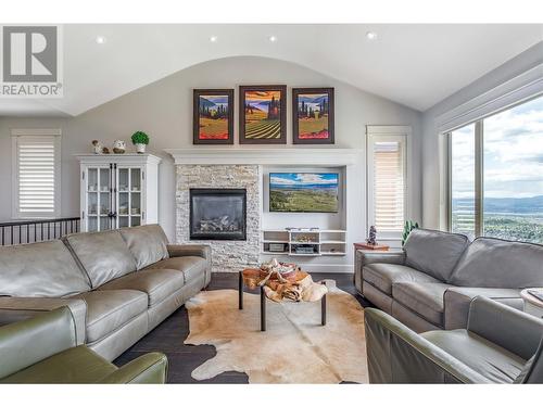 1756 Birkdale Avenue, Kelowna, BC - Indoor Photo Showing Living Room With Fireplace