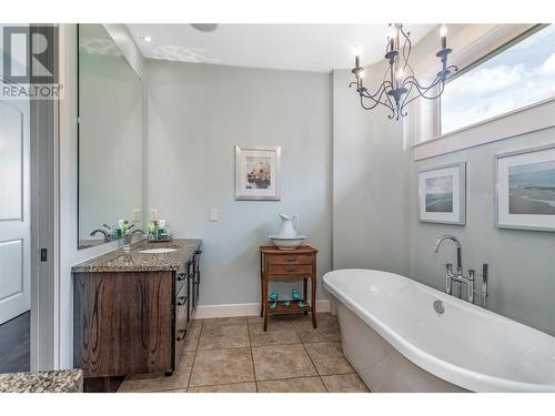 1756 Birkdale Avenue, Kelowna, BC - Indoor Photo Showing Bathroom