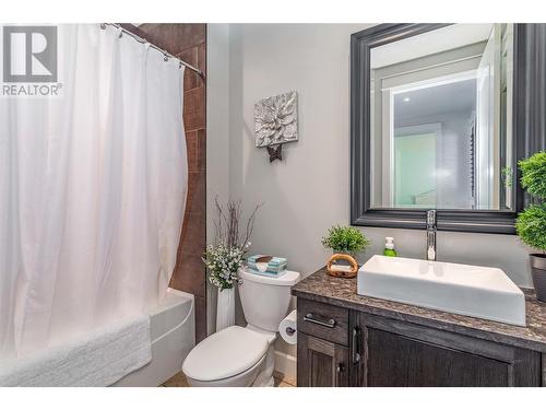 1756 Birkdale Avenue, Kelowna, BC - Indoor Photo Showing Bathroom
