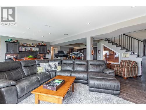 1756 Birkdale Avenue, Kelowna, BC - Indoor Photo Showing Living Room