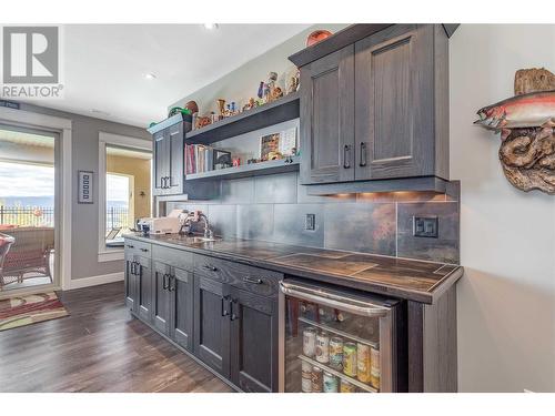 1756 Birkdale Avenue, Kelowna, BC - Indoor Photo Showing Kitchen