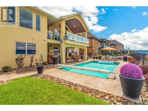 1756 Birkdale Avenue, Kelowna, BC - Outdoor With In Ground Pool