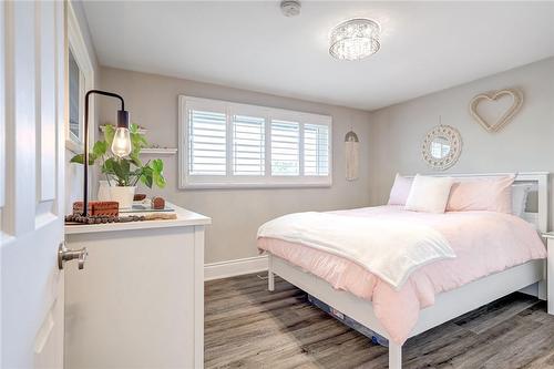 424 Mount Albion Road, Hamilton, ON - Indoor Photo Showing Bedroom