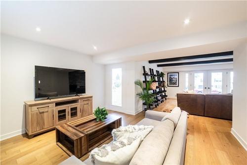 837 Danforth Place, Burlington, ON - Indoor Photo Showing Living Room