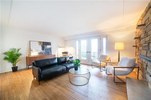 837 Danforth Place, Burlington, ON - Indoor Photo Showing Living Room With Fireplace