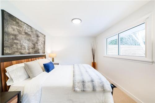 837 Danforth Place, Burlington, ON - Indoor Photo Showing Bedroom