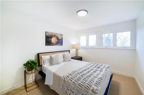 837 Danforth Place, Burlington, ON - Indoor Photo Showing Bedroom