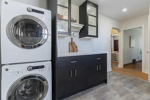 187 Balsam Avenue S, Hamilton, ON - Indoor Photo Showing Laundry Room