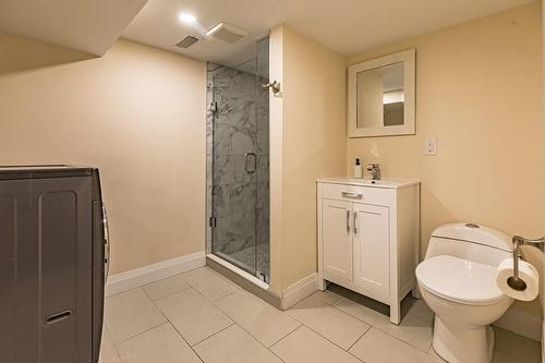 187 Balsam Avenue S, Hamilton, ON - Indoor Photo Showing Bathroom