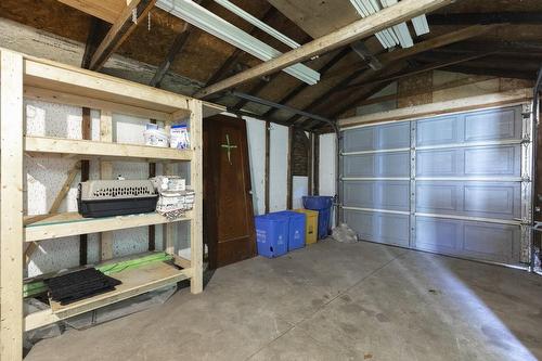 187 Balsam Avenue S, Hamilton, ON - Indoor Photo Showing Garage