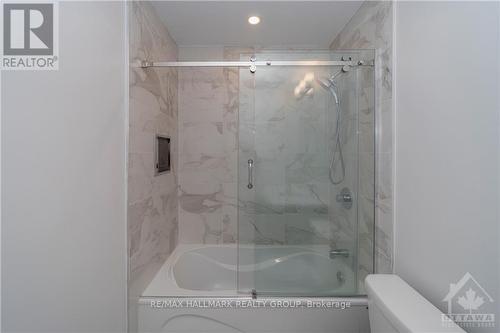 810 Star, Ottawa, ON - Indoor Photo Showing Bathroom