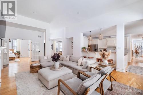 112 Royal Troon Lane, Ottawa, ON - Indoor Photo Showing Living Room