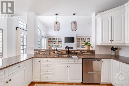 112 Royal Troon Lane, Ottawa, ON - Indoor Photo Showing Kitchen With Double Sink