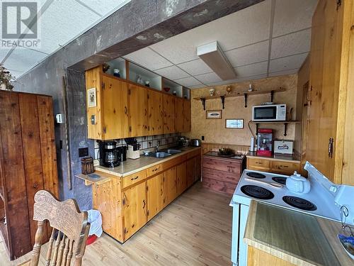 4176 Princeton/S'Land Road, Princeton, BC - Indoor Photo Showing Kitchen With Double Sink