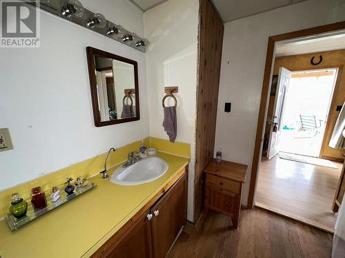 4176 Princeton/S'Land Road, Princeton, BC - Indoor Photo Showing Bathroom