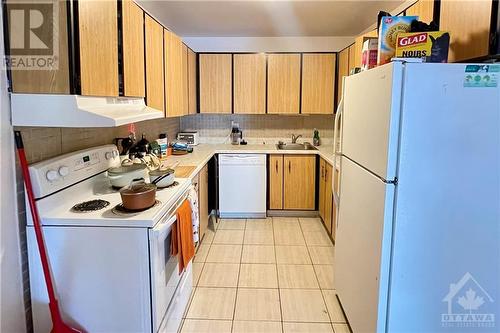 825 Cahill Drive W Unit#161, Ottawa, ON - Indoor Photo Showing Kitchen