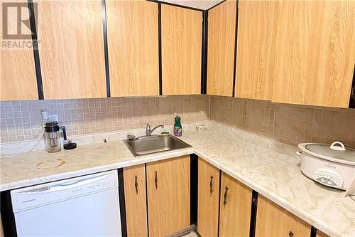 825 Cahill Drive W Unit#161, Ottawa, ON - Indoor Photo Showing Kitchen