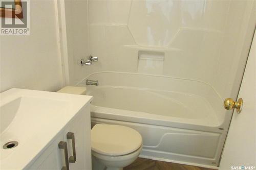 933 Arthur Street, Regina, SK - Indoor Photo Showing Bathroom