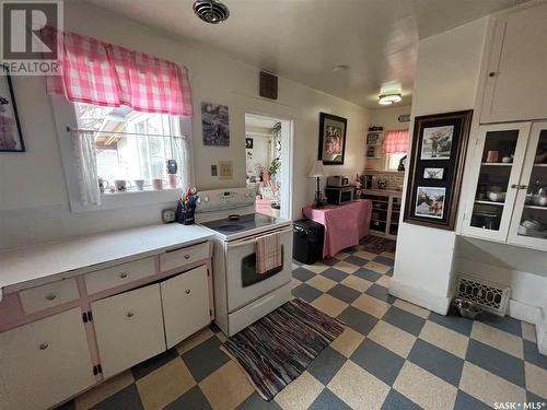 113 H Avenue N, Saskatoon, SK - Indoor Photo Showing Kitchen