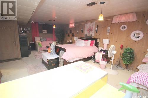 113 H Avenue N, Saskatoon, SK - Indoor Photo Showing Bedroom