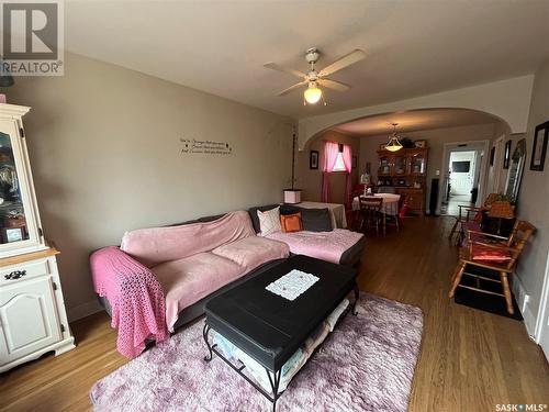 113 H Avenue N, Saskatoon, SK - Indoor Photo Showing Living Room