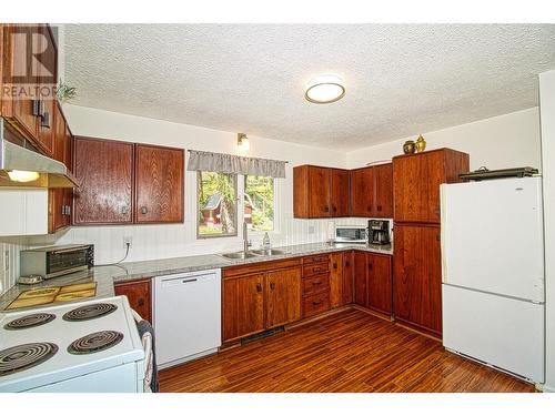 9580 Houghton Road, Vernon, BC - Indoor Photo Showing Kitchen With Double Sink